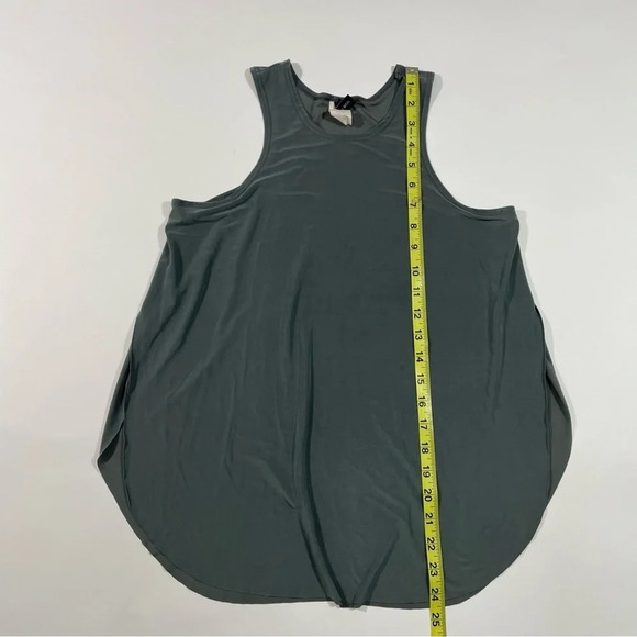 Onzie Flow Sleeveless Tank Top Glossy Grey One Size Side Slits - Picture 6 of 8